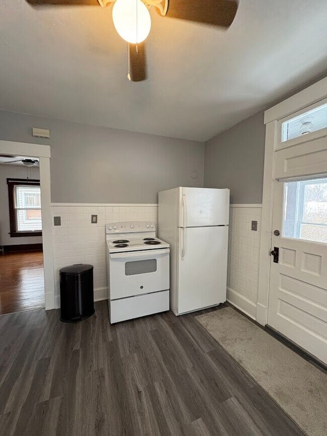 Building Photo - 1103 19th St NW