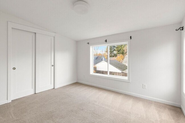 Building Photo - 4707 N Willamette Blvd