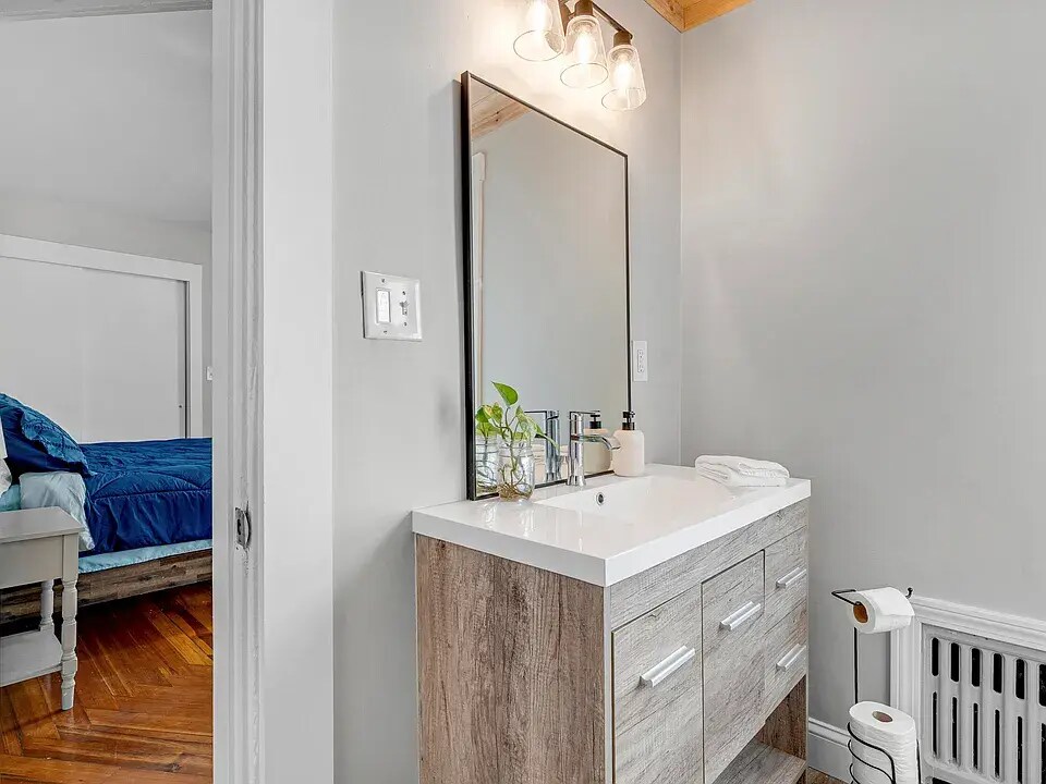 Building Photo - 10 W Elm St