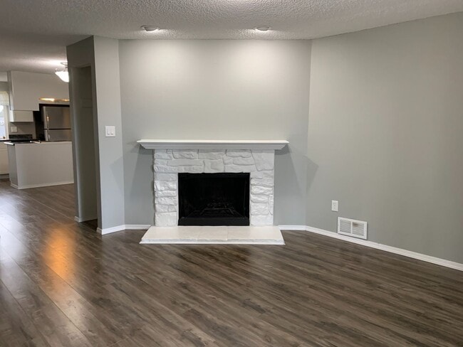 Building Photo - 9315 S Ash St