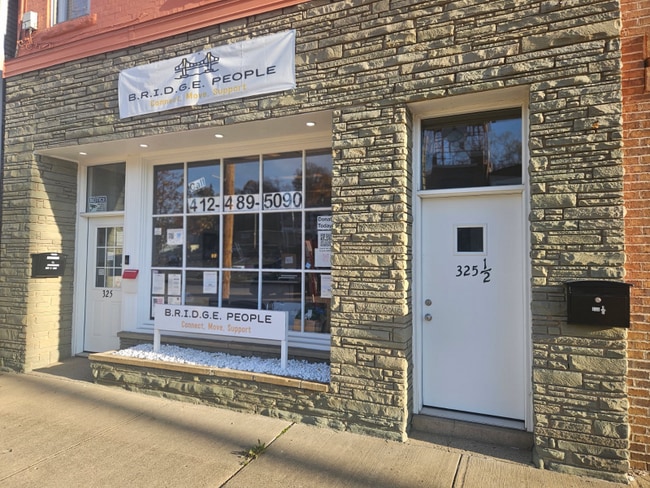 Building Photo - 325 W Main St