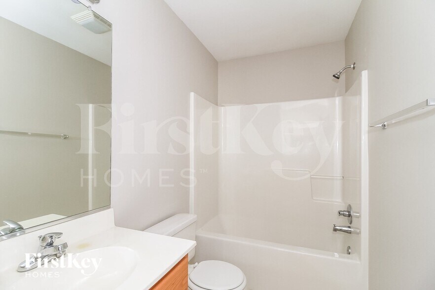 Building Photo - 2487 Somerset Pl Dr
