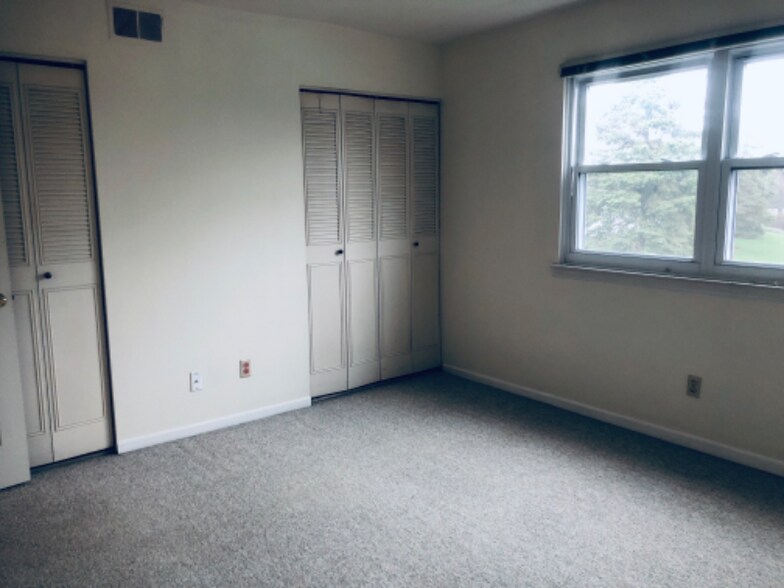 Building Photo - 2916 State Hill Rd