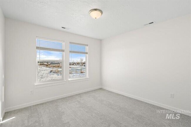 Building Photo - Adorable Townhome in South Meridian