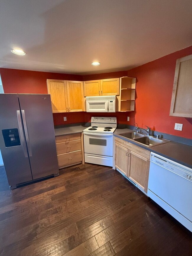 Building Photo - Spacious 5 Bedroom / 3 Bathroom Home for Rent in Lakeside, Montana