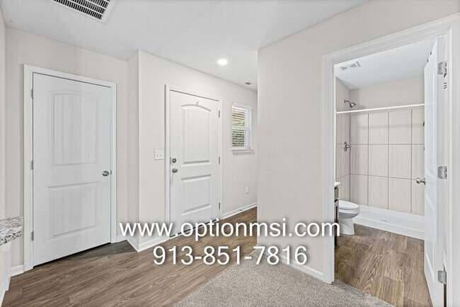 Building Photo - Beautifully Updated Liberty Home in a Prime Location!