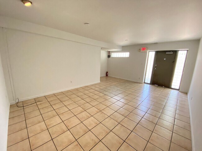 Building Photo - 153 E 12th Ave