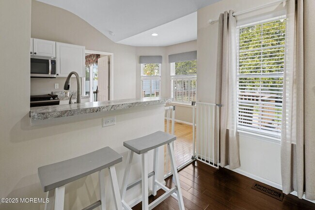 Building Photo - 148 Mizzen Ave
