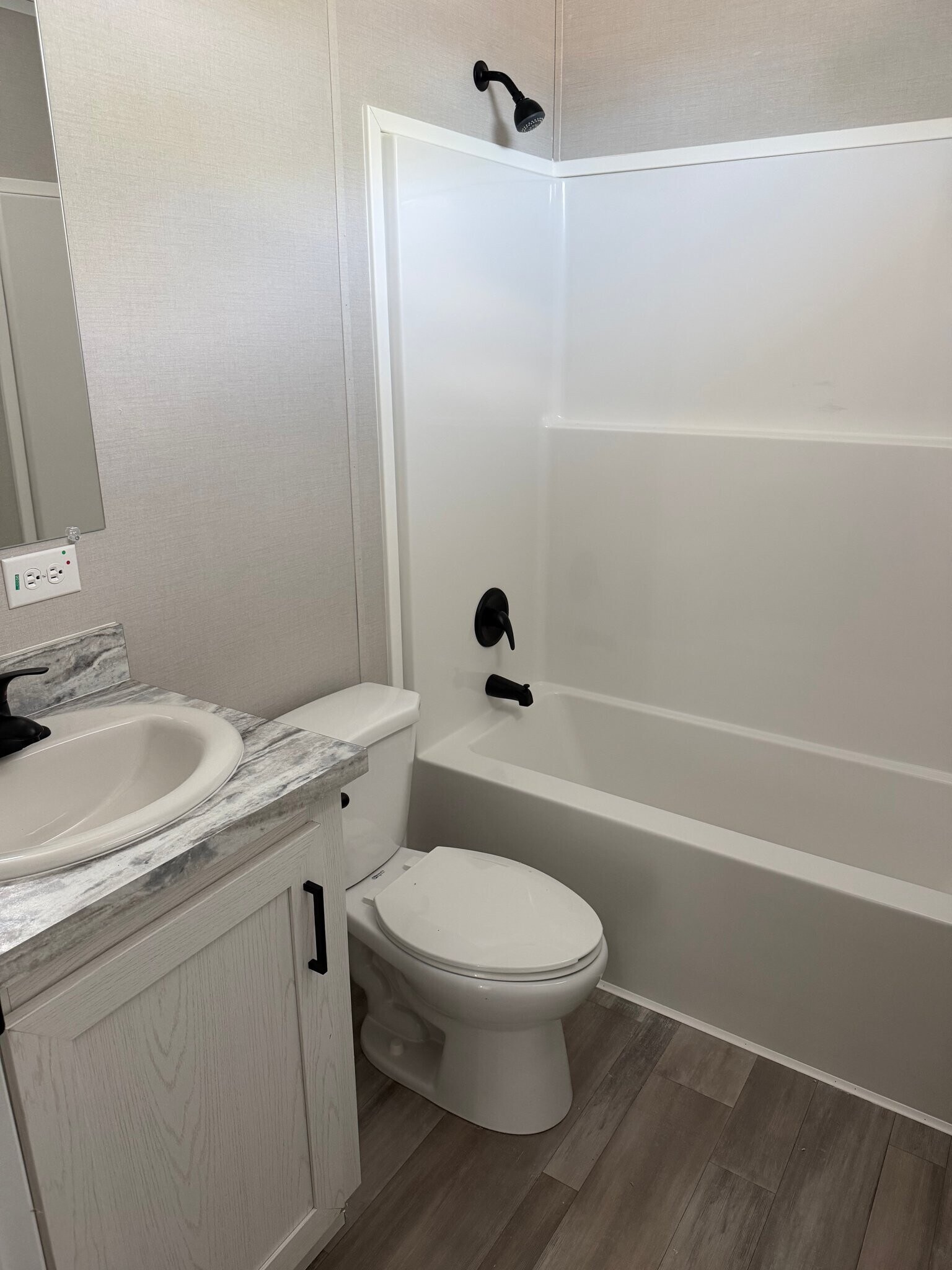 Building Photo - 14001 S Western Ave