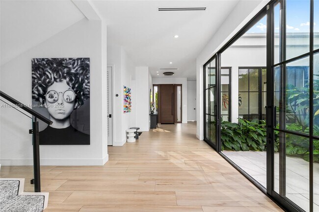Building Photo - 895 NE 76th St