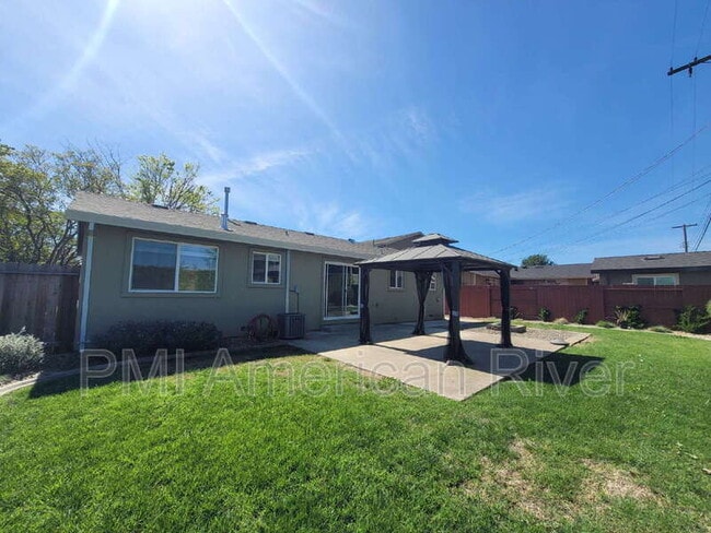 Building Photo - 2621 Cadjew Ave