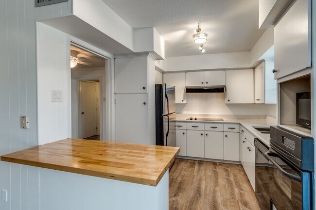 Building Photo - 5833 Birchbrook Dr