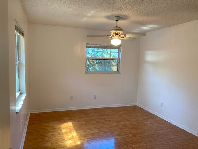 Building Photo - 207 E St