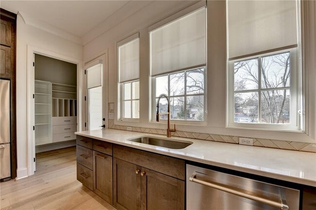 Building Photo - 435 Mayfair Ct