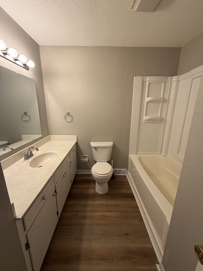 Building Photo - 1428 Grandview Dr