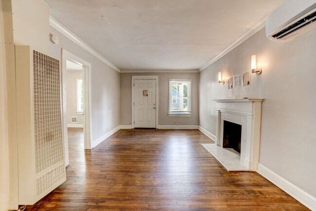 Building Photo - Tulsa 2-Bedroom Home | Walk to TU + Fenced...