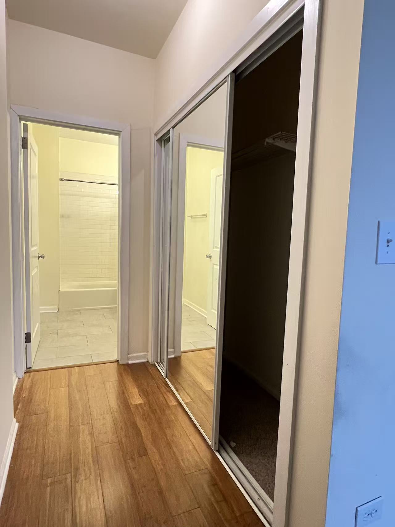 Building Photo - 2358 N Clybourn Ave