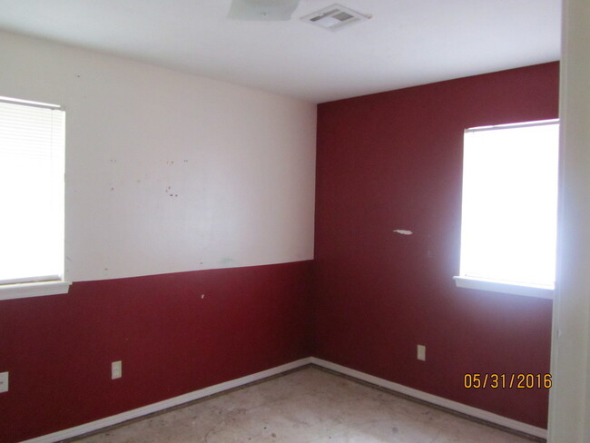 Building Photo - COMING SOON - GREAT RENTAL IN MIDWEST CITY...