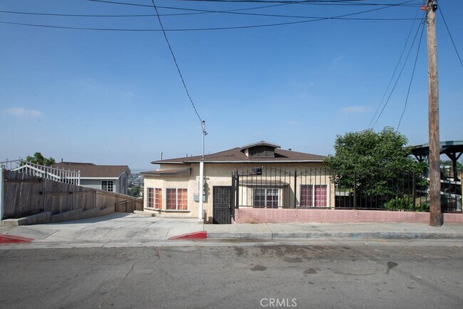 Primary Photo - 1059 1/2 Buelah Cir-1059