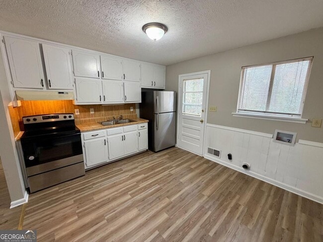 Building Photo - 816 Jesters Lake Dr