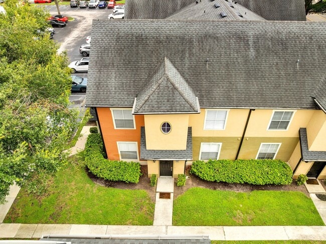 Building Photo - Fully Remodeled 3/2 with Loft in MetroWest...