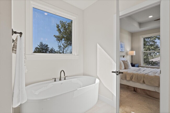 Building Photo - 5201 Buttercup Dr