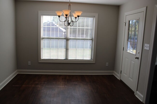 Building Photo - Athens City - Large Fenced in Backyard!