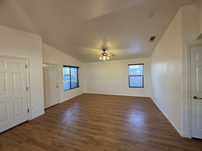 Building Photo - 2728 Southern Ave