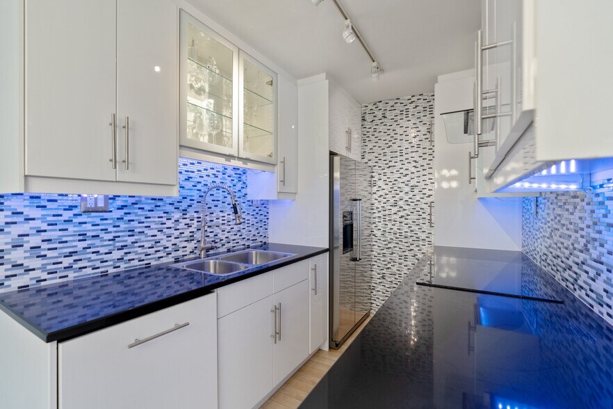 Building Photo - 639 Bay St