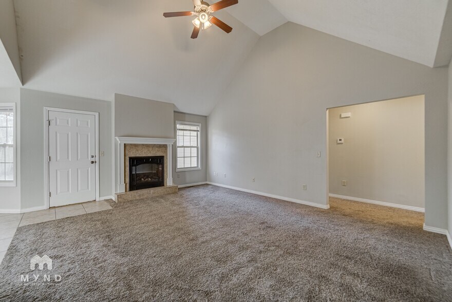 Building Photo - 112 N Peach Brook