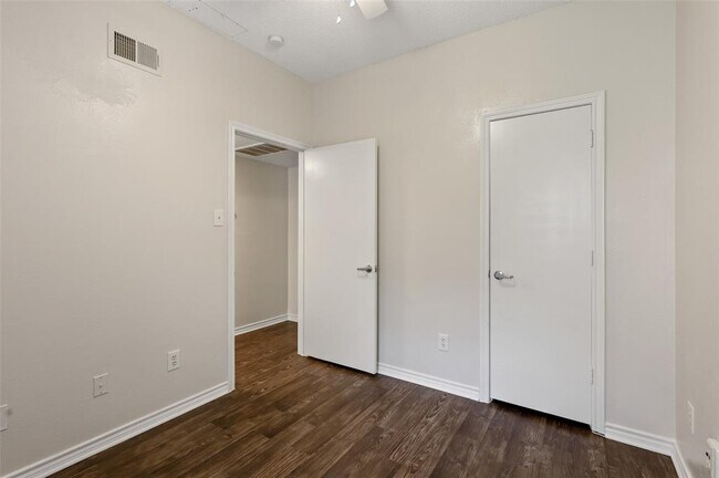 Building Photo - 8555 Fair Oaks Crossing