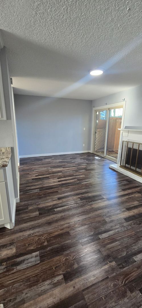 Building Photo - NOW $2,399 (Was $2,599) + $500 OFF First Month if You Move in by April 1!