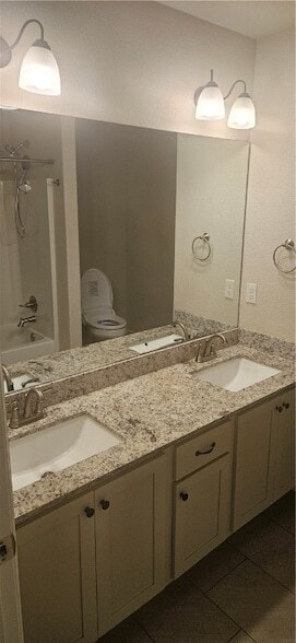 Building Photo - 302 S Emerald Woods Run