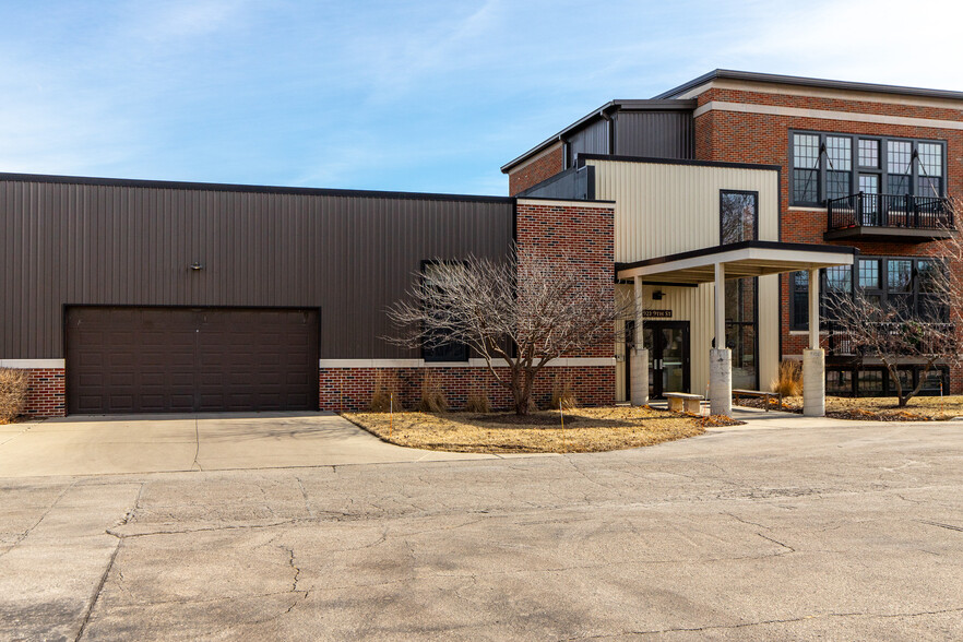 Building Photo - 921 9th St