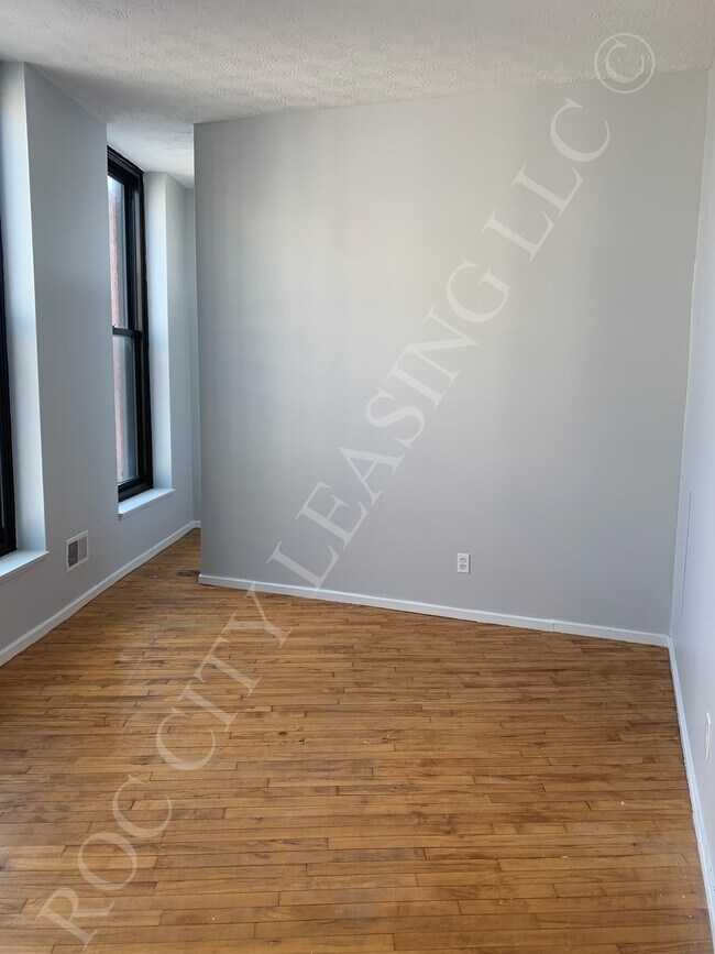 Building Photo - 214-216-216 Andrews St