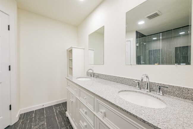 Building Photo - 19507 Spoonwood Dr