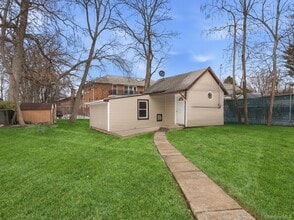 Building Photo - 19 E Castle Ave