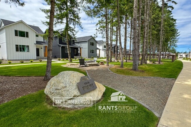 Building Photo - Brand New! Modern 1 Bed in Trestlewood – W...