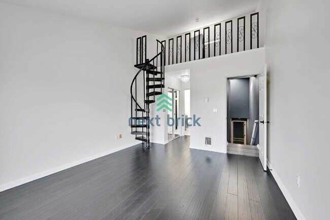 Building Photo - 3 BED & 3 BATH CONDO FOR RENT