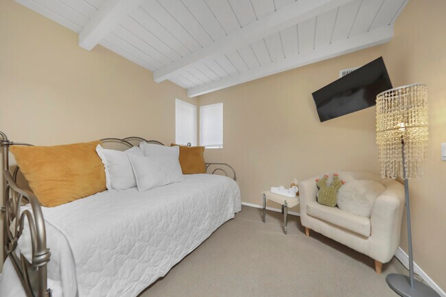 Building Photo - 261 Cordoba Way