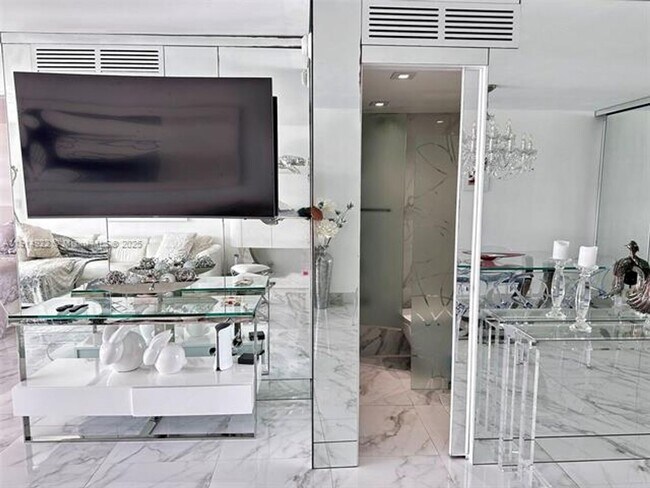 Building Photo - 6770 Indian Creek Dr