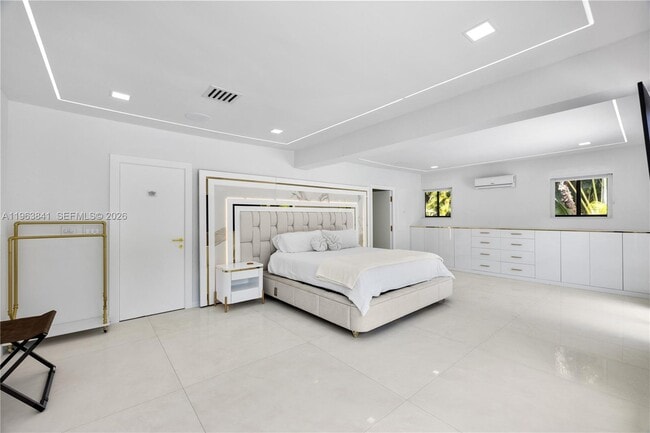 Building Photo - 1117 Adams St