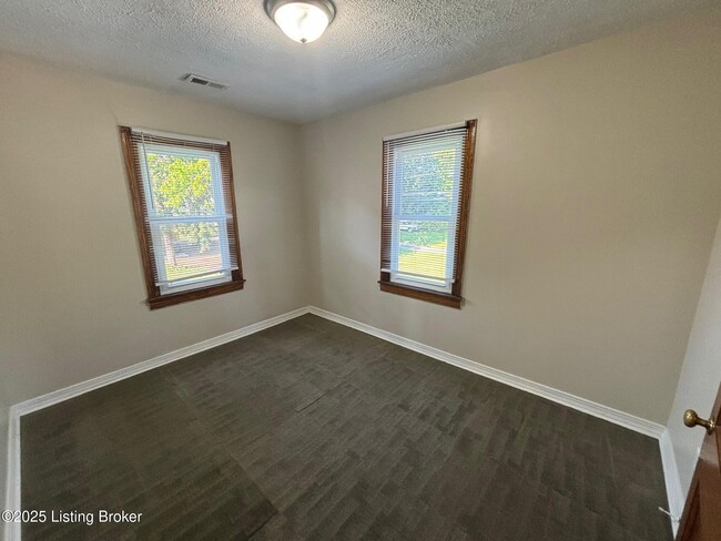 Building Photo - 136 E Harrison Ave