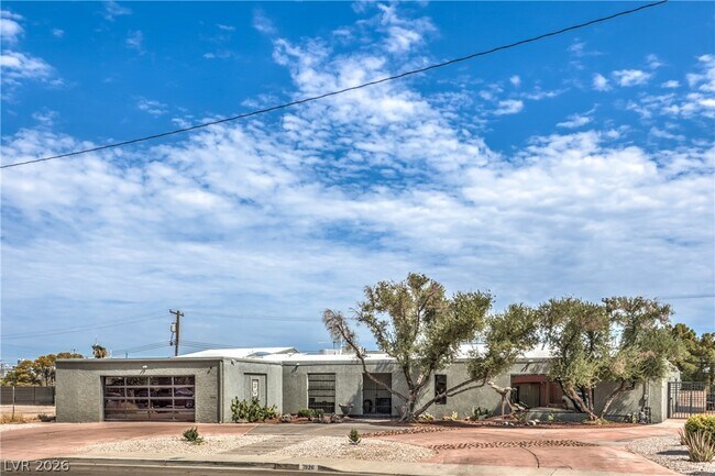 Building Photo - 1926 Papago Ln
