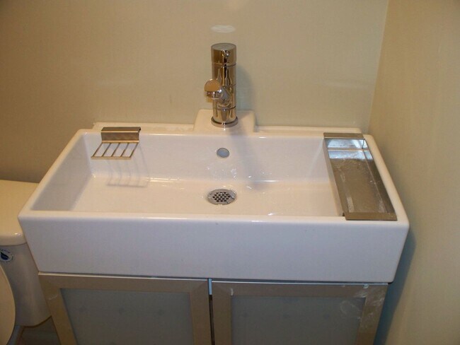 Building Photo - 406 Fairway Ave