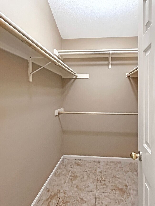 Building Photo - Charming 3-Bedroom Home in Great Northwest with Fireplace & Shaded Backyard