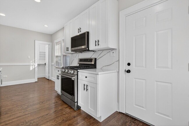 Building Photo - 741 S Jackson St