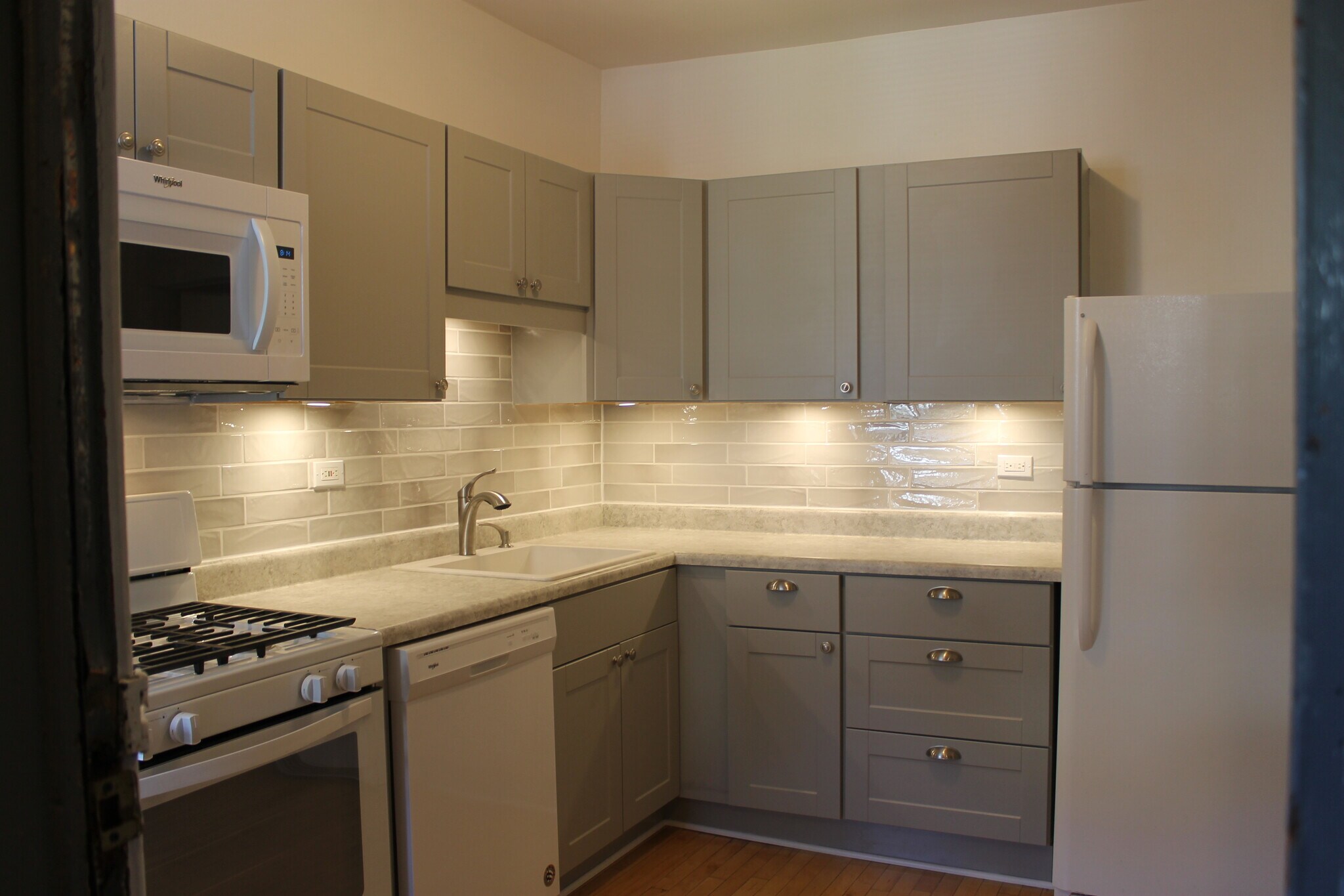 Kitchen - 4850 N Rockwell St