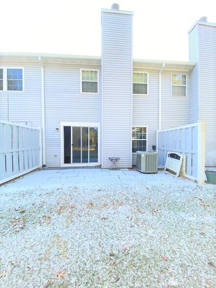 Building Photo - 1404 Sara Cir