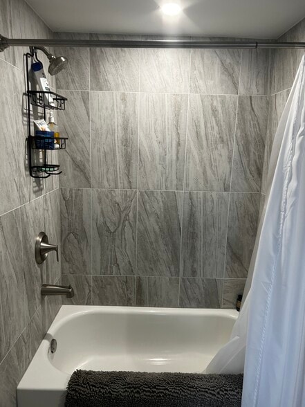 Building Photo - 1957 W Lake Ave